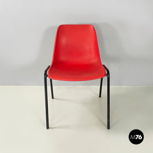画像をギャラリービューアに読み込む, Stackable chairs in red plastic and black metal, 2000