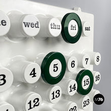 画像をギャラリービューアに読み込む, Forest green rings for the perpetual wall calendar by Ring A Date, 2020s