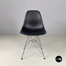 将图片加载到图库查看器,Chairs by Charles and Ray Eames for Vitra, 2017