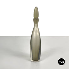 画像をギャラリービューアに読み込む, Decorative bottle with cap by Venini, 1990s