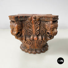 Charger l'image dans la galerie, Capitals in engrave wood, 1600s