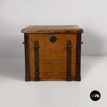 Load image into Gallery viewer, Chest in wood and metal, 1930s