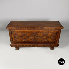画像をギャラリービューアに読み込む, Chest in engraved wood, 1930s