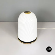 画像をギャラリービューアに読み込む, Table lamp in opaline Murano glass and brass, 1970s