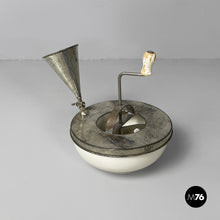 将图片加载到图库查看器,Mayonnaise maker by Lavero, 1911