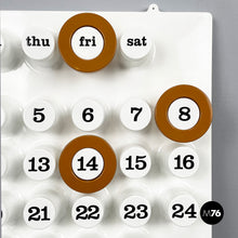 画像をギャラリービューアに読み込む, Light brown rings for the perpetual wall calendar by Ring A Date, 2020s