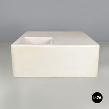 画像をギャラリービューアに読み込む, White fiberglass coffee table with vase holder, 1970s