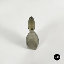 画像をギャラリービューアに読み込む, Decorative bottle with cap by Venini, 1990s