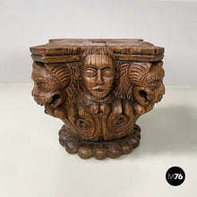 Charger l'image dans la galerie, Capitals in engrave wood, 1600s