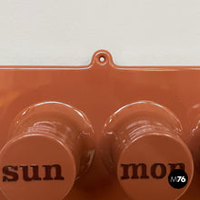 将图片加载到图库查看器,Wall perpetual calendar Moka Mousse by Giorgio Della Beffa for Ring A Date, 2025