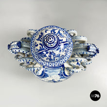 Charger l'image dans la galerie, Vase with lid in blue and white majolica, 1715