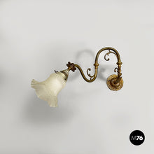 Load image into Gallery viewer, Wall lamp in brass and glass, 1950s