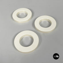 画像をギャラリービューアに読み込む, White rings for the perpetual wall calendar by Ring A Date, 2020s