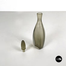 画像をギャラリービューアに読み込む, Decorative bottle with cap by Venini, 1990s