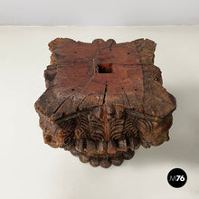 Charger l'image dans la galerie, Capitals in engrave wood, 1600s