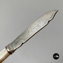 将图片加载到图库查看器,Knifes by Mappin and Weeb, 1950s