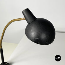 画像をギャラリービューアに読み込む, Table lamp with clamp in black metal and brass, 1970s