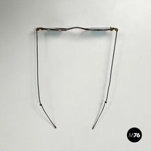 画像をギャラリービューアに読み込む, Sunglasses in green glass and metal, mid 1900s