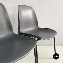 画像をギャラリービューアに読み込む, Stackable chairs in grey plastic and black metal, 2000s