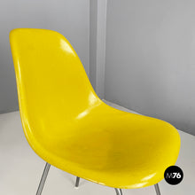 画像をギャラリービューアに読み込む, Shell Chairs by Charles and Ray Eames for Herman Miller, 1970s