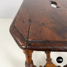 画像をギャラリービューアに読み込む, Stools in finely crafted wood, 1600-1800s