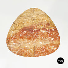 画像をギャラリービューアに読み込む, Coffee table in red marble, black metal and brass, 1960s