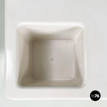 画像をギャラリービューアに読み込む, White fiberglass coffee table with vase holder, 1970s