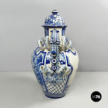 Charger l'image dans la galerie, Vase with lid in blue and white majolica, 1715