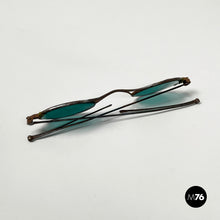 画像をギャラリービューアに読み込む, Sunglasses in green glass and metal, mid 1900s