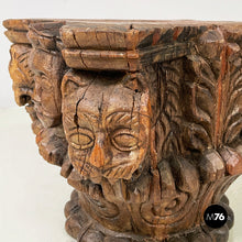 Charger l'image dans la galerie, Capitals in engrave wood, 1600s