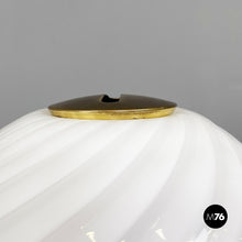 画像をギャラリービューアに読み込む, Table lamp in opaline Murano glass and brass, 1970s
