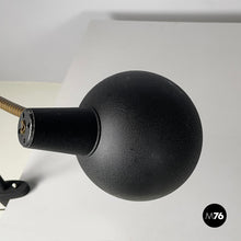 画像をギャラリービューアに読み込む, Table lamp with clamp in black metal and brass, 1970s
