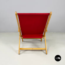 画像をギャラリービューアに読み込む, Deck chair in red fabric and wood by Fratelli Reguitti, 1960s