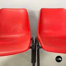 画像をギャラリービューアに読み込む, Stackable chairs in red plastic and black metal, 2000