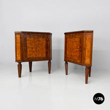 将图片加载到图库查看器,Corner wood consoles with black marble top, 1700s