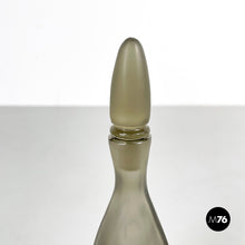 画像をギャラリービューアに読み込む, Decorative bottle with cap by Venini, 1990s