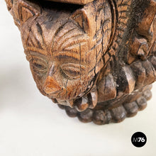 Charger l'image dans la galerie, Capitals in engrave wood, 1600s