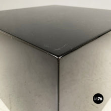 画像をギャラリービューアに読み込む, Coffee tables in black lacquered wood, 1990s