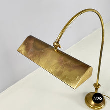 画像をギャラリービューアに読み込む, Adjustable table lamp in brass, 1920s