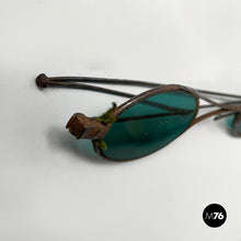 画像をギャラリービューアに読み込む, Sunglasses in green glass and metal, mid 1900s