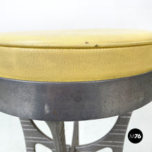 画像をギャラリービューアに読み込む, Stool in yellow leather and aluminium, 1940s