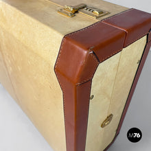 将图片加载到图库查看器,Suitcase in beige and brow leather, 1960s