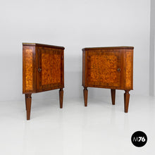将图片加载到图库查看器,Corner wood consoles with black marble top, 1700s