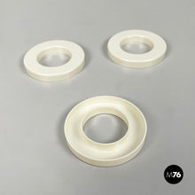 画像をギャラリービューアに読み込む, White rings for the perpetual wall calendar by Ring A Date, 2020s