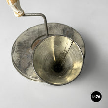 将图片加载到图库查看器,Mayonnaise maker by Lavero, 1911