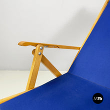 画像をギャラリービューアに読み込む, Deck chair in blue fabric and wood by Fratelli Reguitti, 1960s