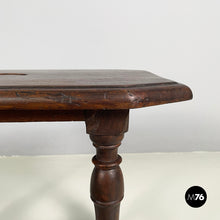 画像をギャラリービューアに読み込む, Stools in finely crafted wood, 1600-1800s