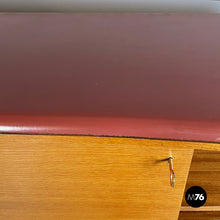 画像をギャラリービューアに読み込む, Sideboard in wood, glass and burgundy leather, 1960s