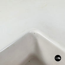 画像をギャラリービューアに読み込む, White fiberglass coffee table with vase holder, 1970s