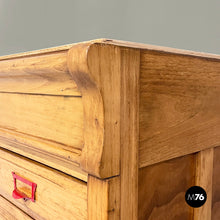 画像をギャラリービューアに読み込む, Archive in wood and red metal, 1940s